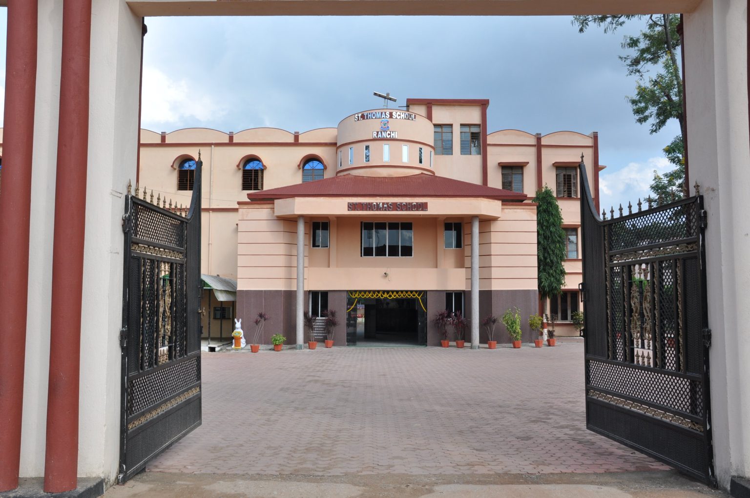 Location St Thomas School